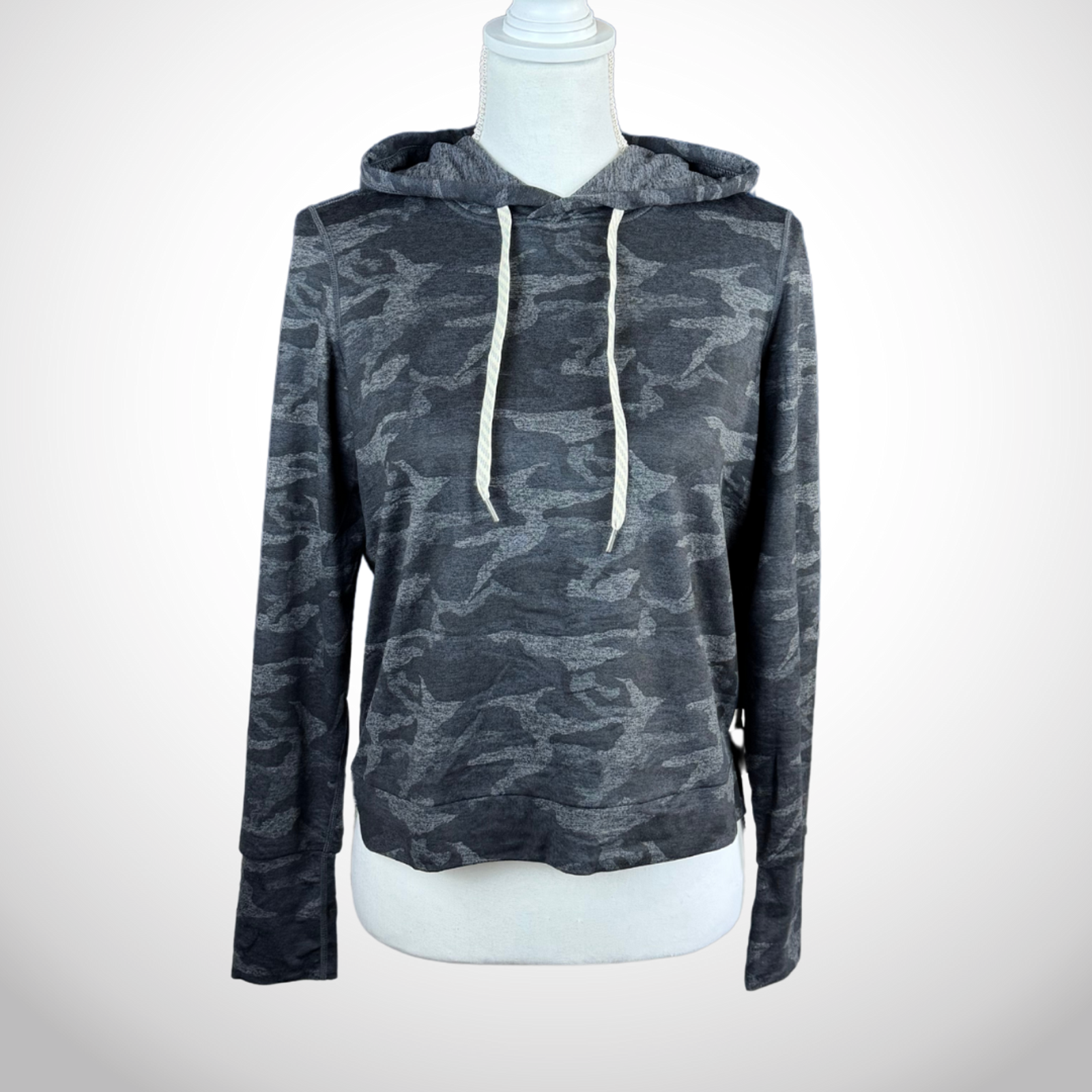 NEW Vuori Halo Essential Hoodie Sweatshirt Womens Size XS Gray Black Camo Print